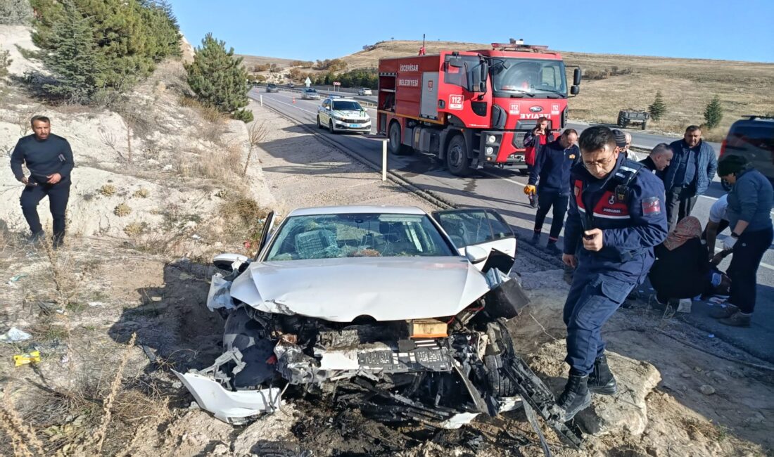 Afyonkarahisar'ın İscehisar ilçesindeki trafik kazasında 1 kişi öldü, 2 kişi
