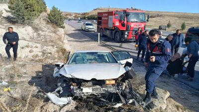 Afyonkarahisar'ın İscehisar ilçesindeki trafik kazasında 1 kişi öldü, 2 kişi