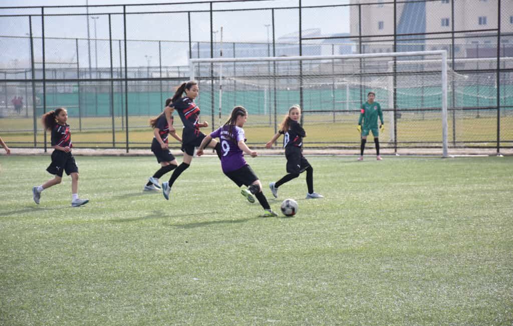 Afyonkarahisar’da gerçekleştirilen Okul Sporları Yıldız Kızlar Futbol Final Müsabakaları, büyük