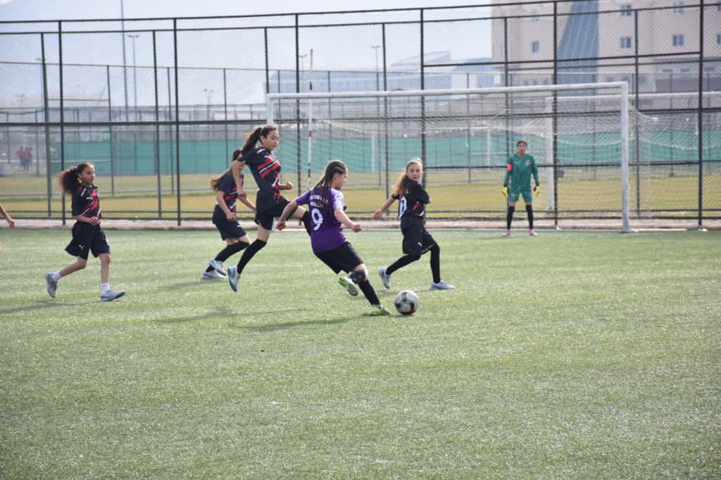 Afyonkarahisar’da gerçekleştirilen Okul Sporları Yıldız Kızlar Futbol Final Müsabakaları, büyük