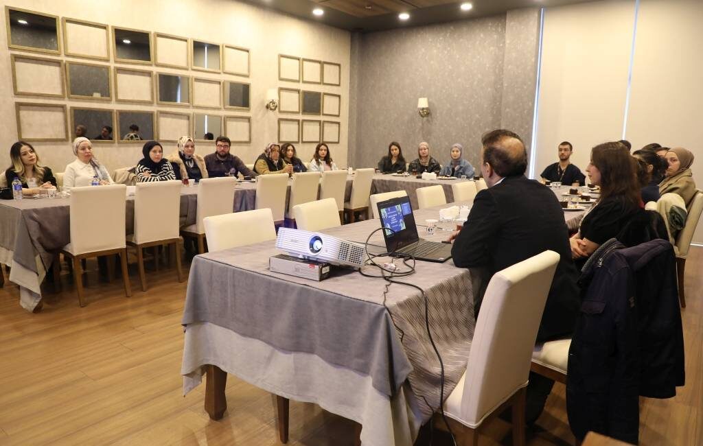 AFSÜ’nün uzmanlarını halkla buluşturan etkinlikleri kapsamında, AFSÜ Bilim Kafe’nin samimi