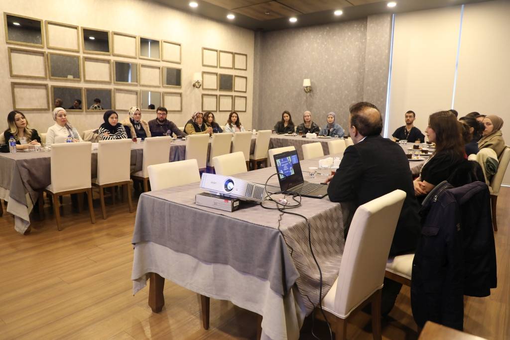 AFSÜ’nün uzmanlarını halkla buluşturan etkinlikleri kapsamında, AFSÜ Bilim Kafe’nin samimi