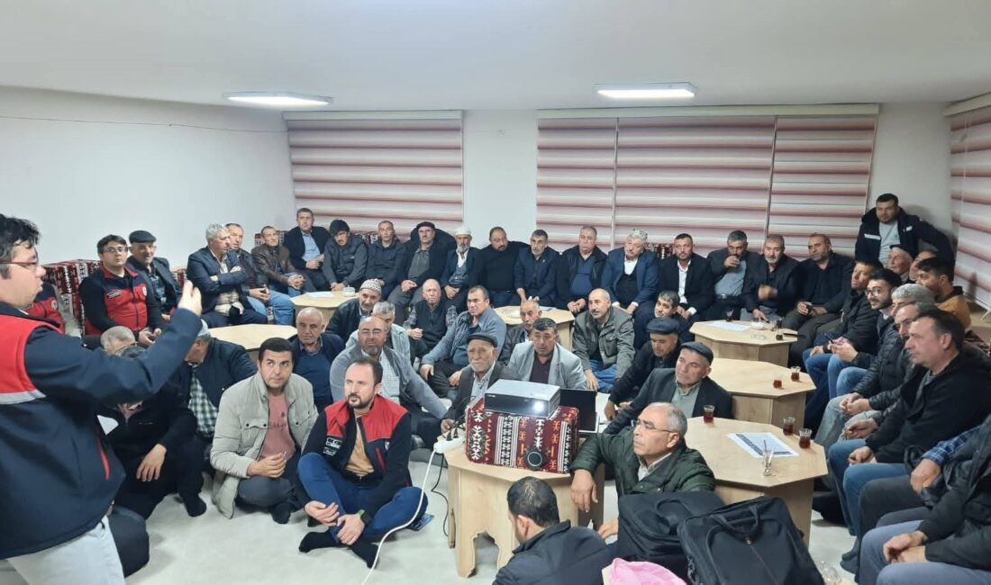 Afyonkarahisar İl Tarım ve Orman Müdürlüğü tarafından çiftçilere yönelik gerçekleştirilen