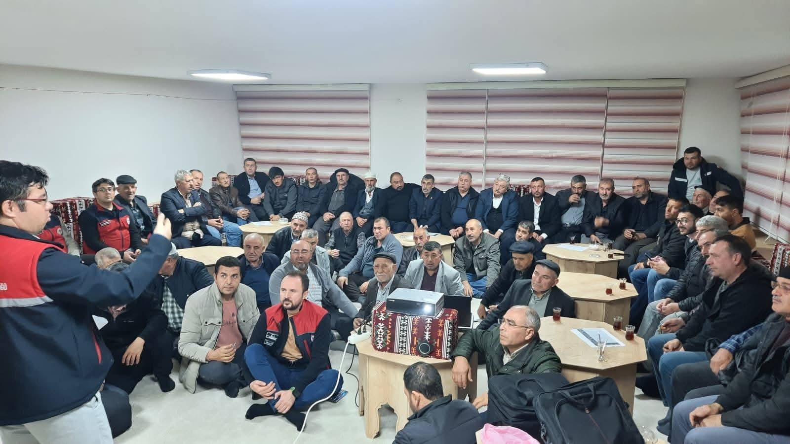 Afyonkarahisar İl Tarım ve Orman Müdürlüğü tarafından çiftçilere yönelik gerçekleştirilen