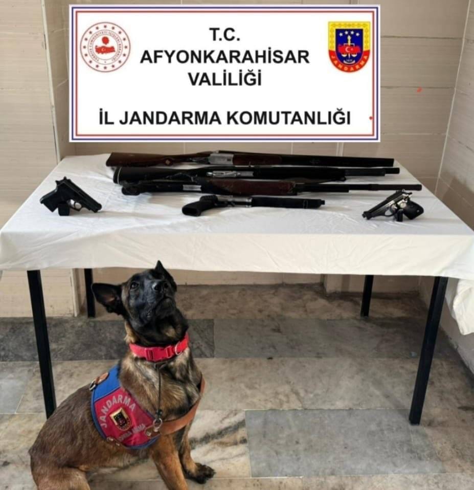 Afyonkarahisar İl Jandarma Komutanlığı ekipleri, düğünlerde silah kullanılmasının önüne geçmek