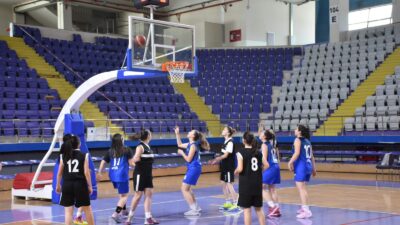 Afyonkarahisar’da, Mustafa Abi Spor Salonu’nda gerçekleşen Voleybol Yıldız Erkekler ve