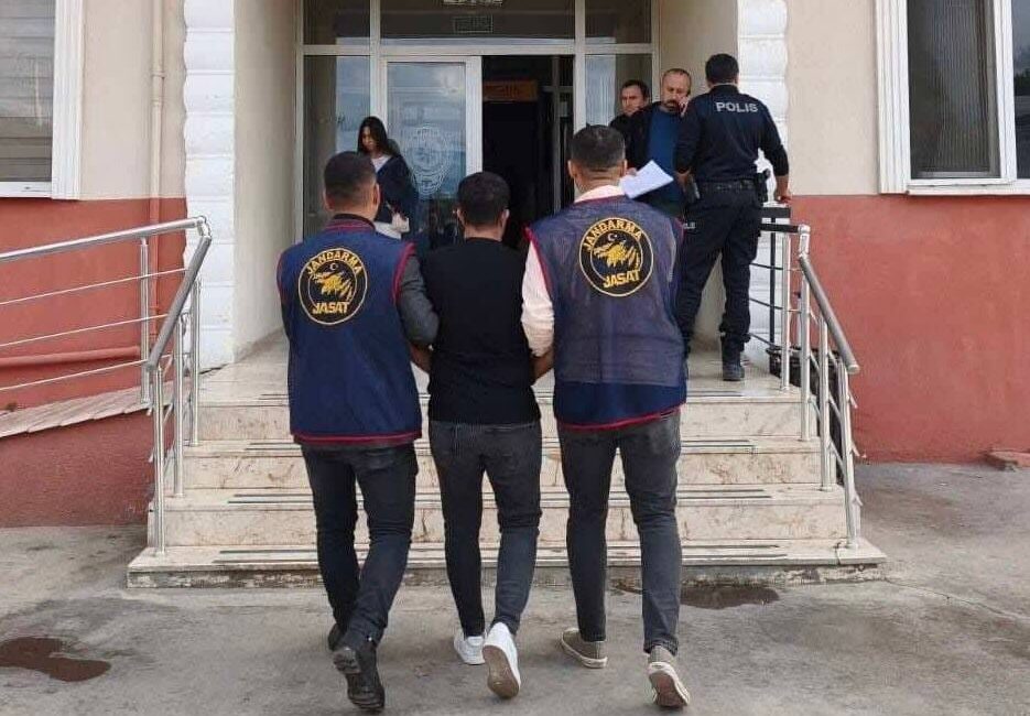 Afyonkarahisar İl Jandarma Komutanlığı JASAT timleri, aranan şahısların yakalanmasına yönelik