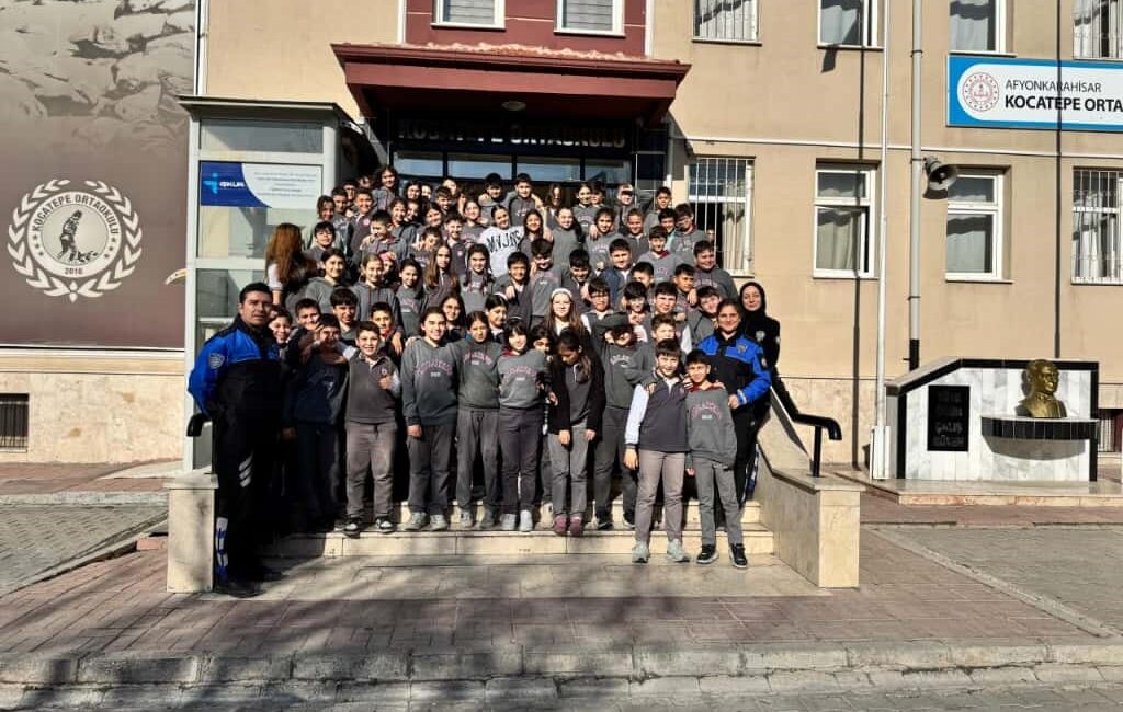 Afyonkarahisar İl Emniyet Müdürlüğü, öğrencilerin güvenlik bilincini artırmaya yönelik çalışmalarını