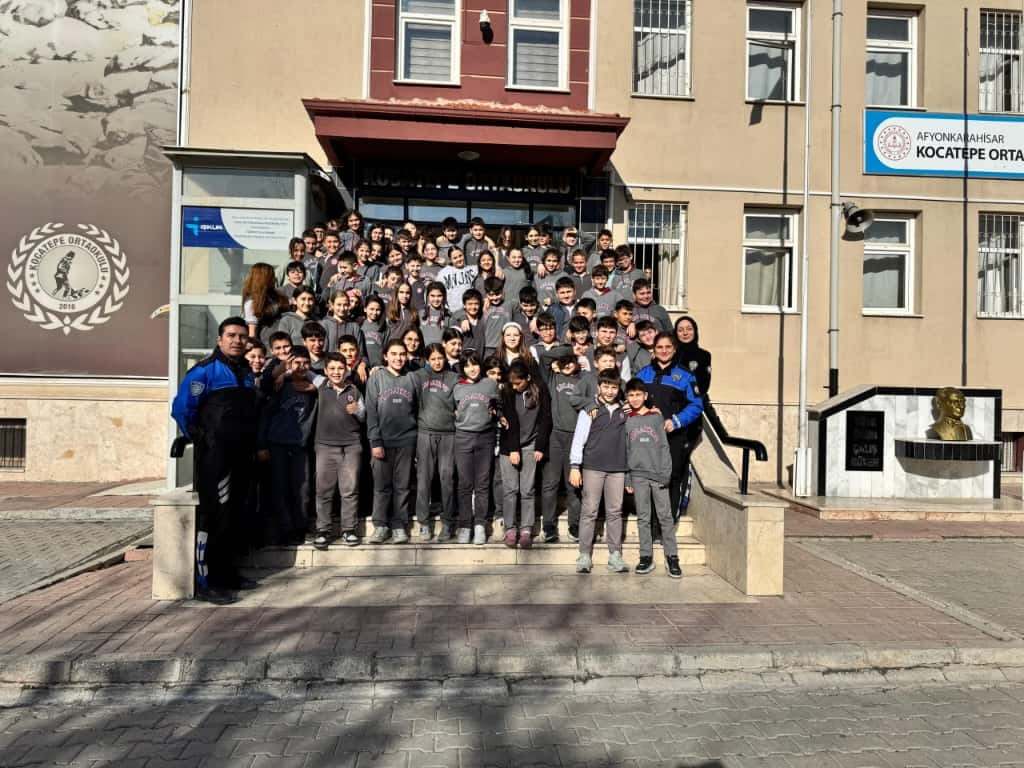 Afyonkarahisar İl Emniyet Müdürlüğü, öğrencilerin güvenlik bilincini artırmaya yönelik çalışmalarını