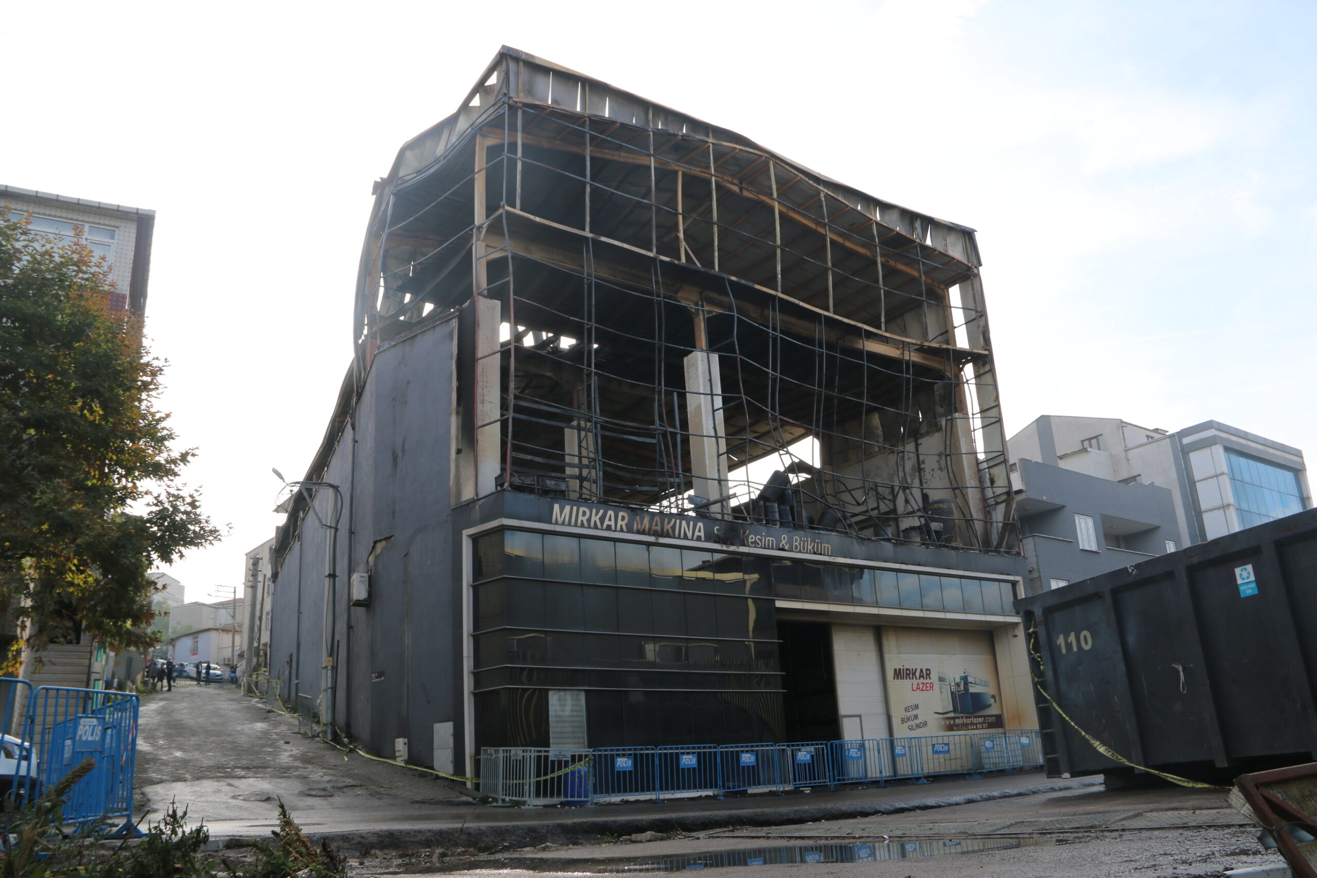 Kocaeli’nin Dilovası ilçesinde bir kozmetik fabrikasında çıkan yangında 6 kişi