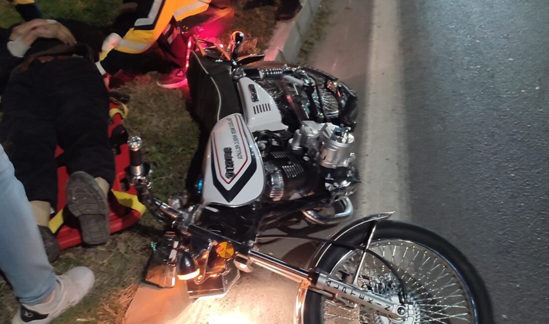 Afyonkarahisar'da sürücüsünün direksiyon hakimiyetini kaybetmesi sonucu kaldırıma çarparak peyzaj alanına