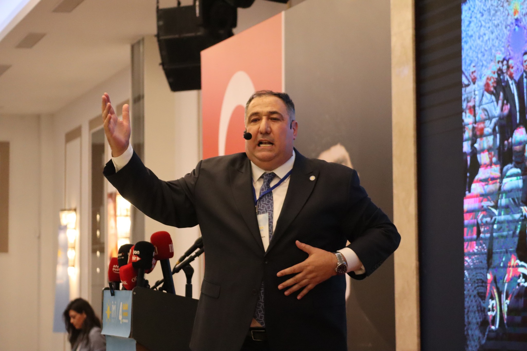 İYİ Parti Afyonkarahisar İl Başkanlığı kongresinde konuşan İl Başkanı Muhammet