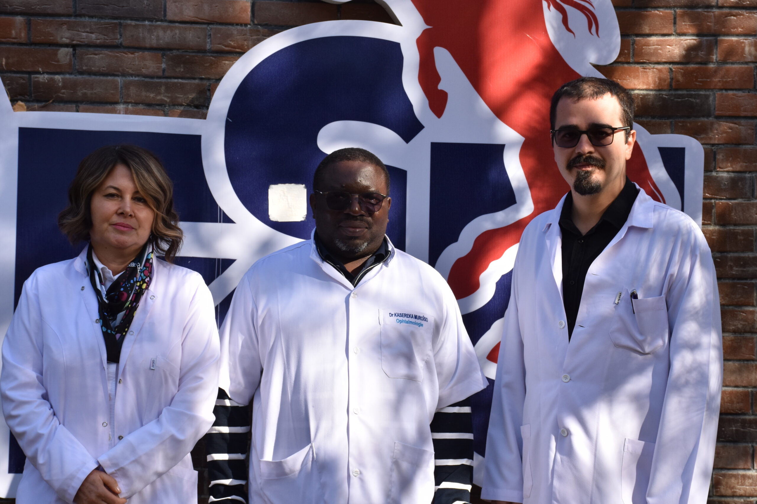 Afyonkarahisar Sağlık Bilimleri Üniversitesi (AFSÜ) Hastanesi'nde gözlemci asistan olan Demokratik