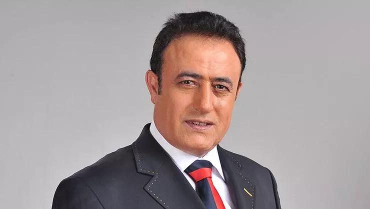 Ünlü türkücü Mahmut Tuncer, bir programda hayatının bir gün filme