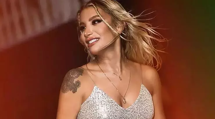 Ünlü şarkıcı İrem Derici, yürütülen soruşturma kapsamında ifade vermek üzere