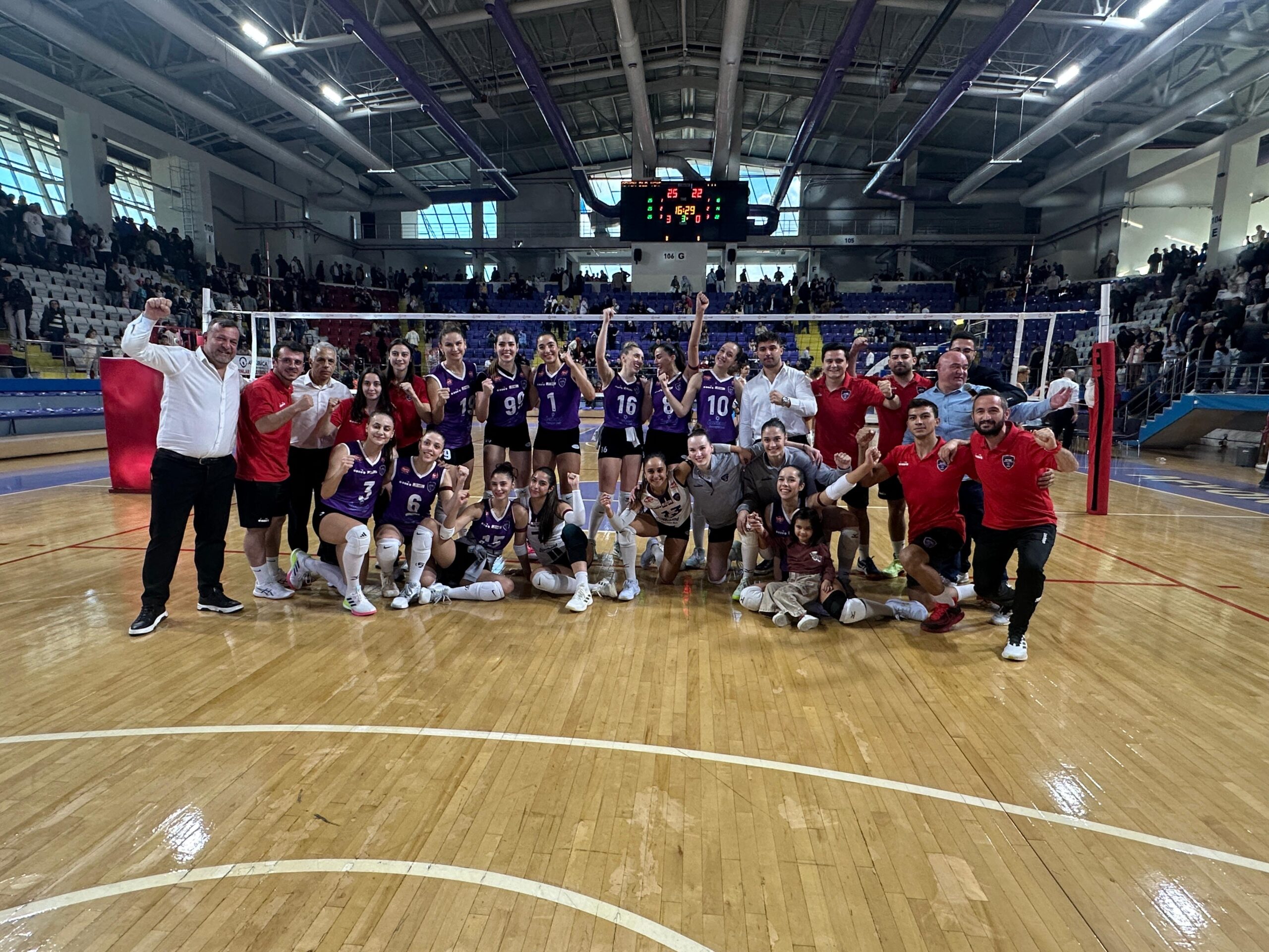 TVF Arabica Coffee House Kadınlar Voleybol 1. Ligi’nde mücadele eden
