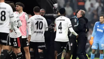 Tüpraş Stadı’nda oynanan mücadele tempolu başladı. 5. dakikada Vaclav Cerny’nin