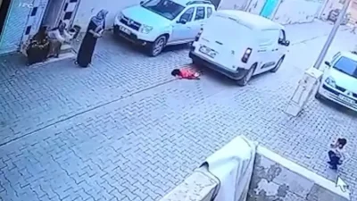 Sokakta oynarken kargo aracının çarpması sonucu 2 yaşındaki Leyla Şaylı