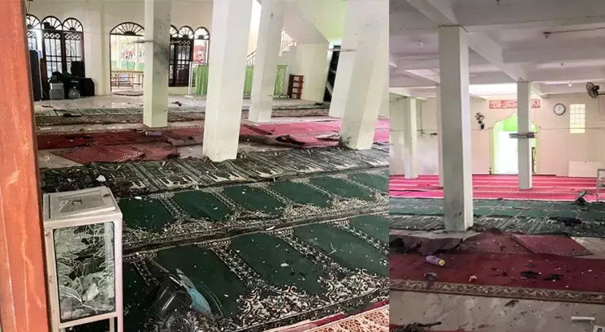 Endonezya'da okul kompleksinin içindeki bir camide, cuma namazı sırasında patlama