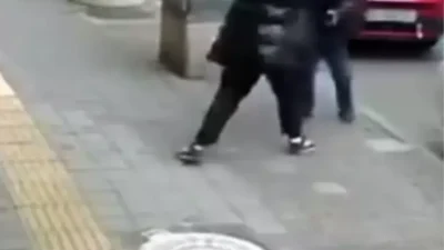 Tekirdağ’ın Çorlu ilçesinde kira ödemediği için evden çıkarılan M.K., caddede