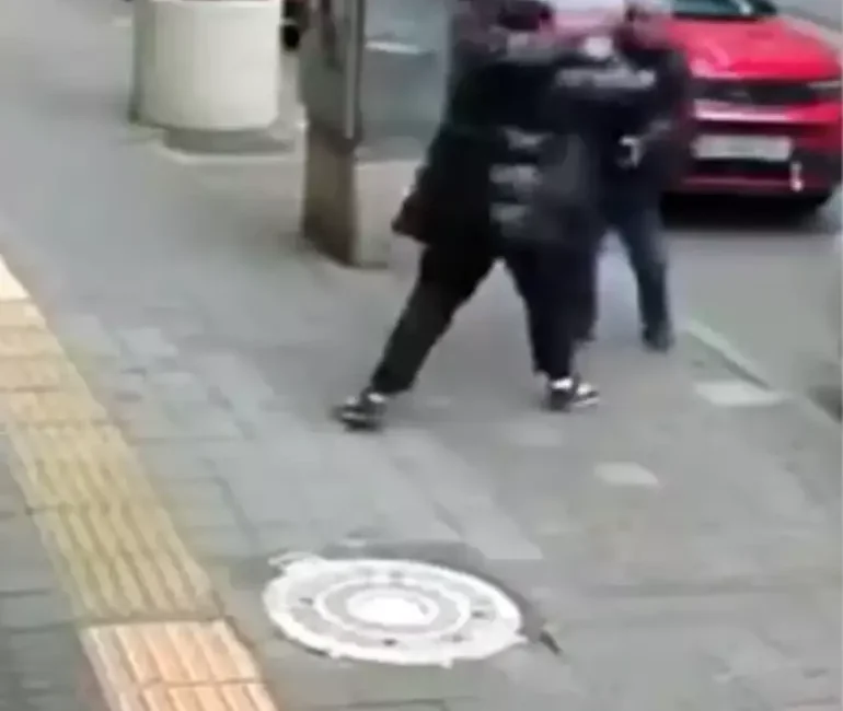 Tekirdağ’ın Çorlu ilçesinde kira ödemediği için evden çıkarılan M.K., caddede