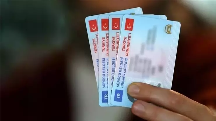 Karayolları Trafik Kanunu’nun 39/3. maddesi uyarınca, süresi dolan ehliyetle araç