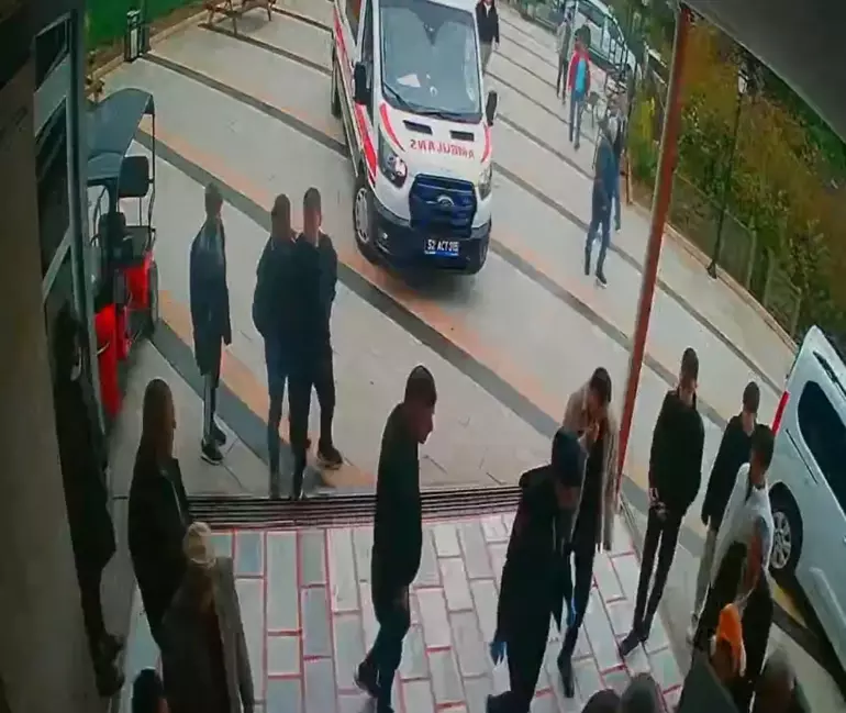 Ordu’nun Ünye ilçesinde, torunuyla birlikte geldiği camide kalp krizi geçiren