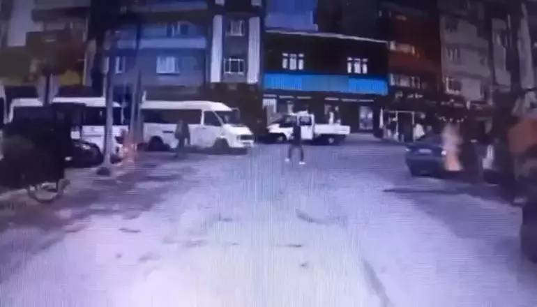 Zonguldak’ın Alaplı ilçesinde, yolun karşısına geçmeye çalışan 35 yaşındaki Serkan