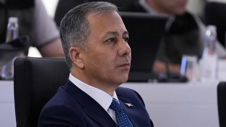 Geniş kapsamlı operasyonlarda skunk, eroin ve uyuşturucu haplar ele geçirilirken