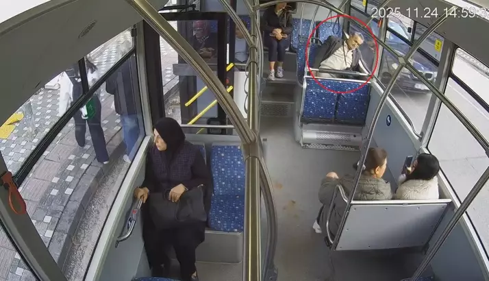 Bursa’da belediye otobüsünde fenalaşan bir yolcu, şoför Abdurrahman Al’ın hızlı