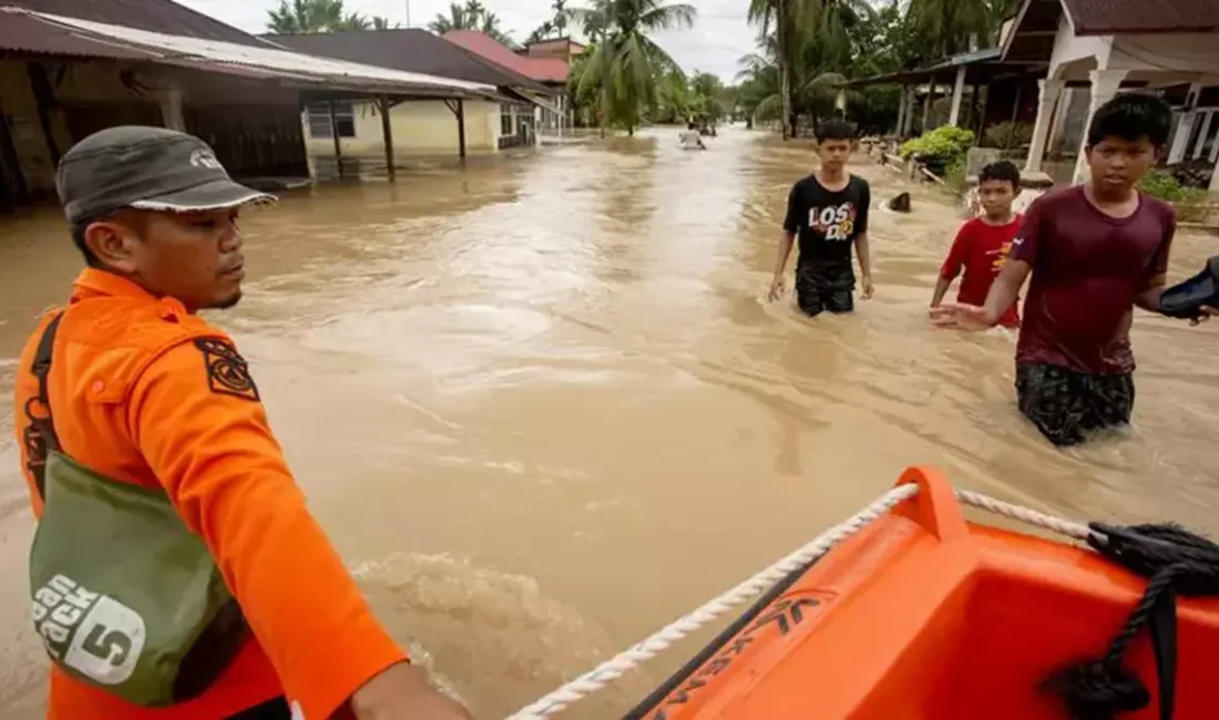 Endonezya’nın Kuzey Sumatra eyaletinde şiddetli yağışlar nedeniyle meydana gelen sel