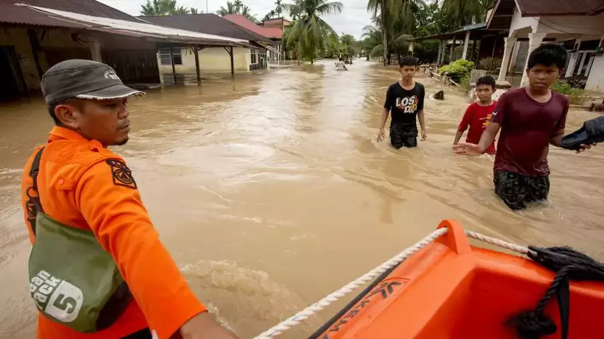 Endonezya’nın Kuzey Sumatra eyaletinde şiddetli yağışlar nedeniyle meydana gelen sel