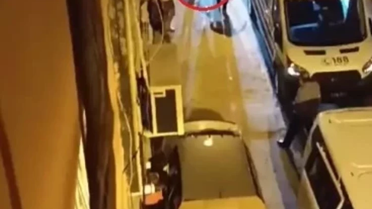 Arkadaşını öldürüp, yaraladığı sevgilisini 21 gün boyunca evde zorla tutarak