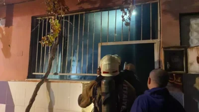 Manisa’nın Alaşehir ilçesinde tek katlı bir evde çıkan yangın itfaiye