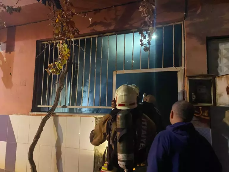 Manisa’nın Alaşehir ilçesinde tek katlı bir evde çıkan yangın itfaiye