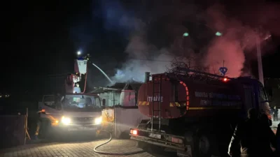 Manisa’nın Kula ilçesinde tek katlı bir evde gece saatlerinde çıkan