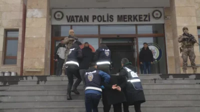 Muş’un Bulanık ilçesinde iki aile arasında okulda başlayan silahlı kavgada