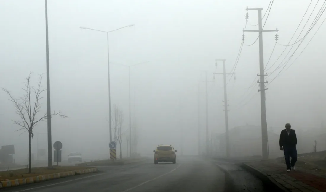 Erzincan’da sabah saatlerinde etkili olan yoğun sis nedeniyle görüş mesafesi