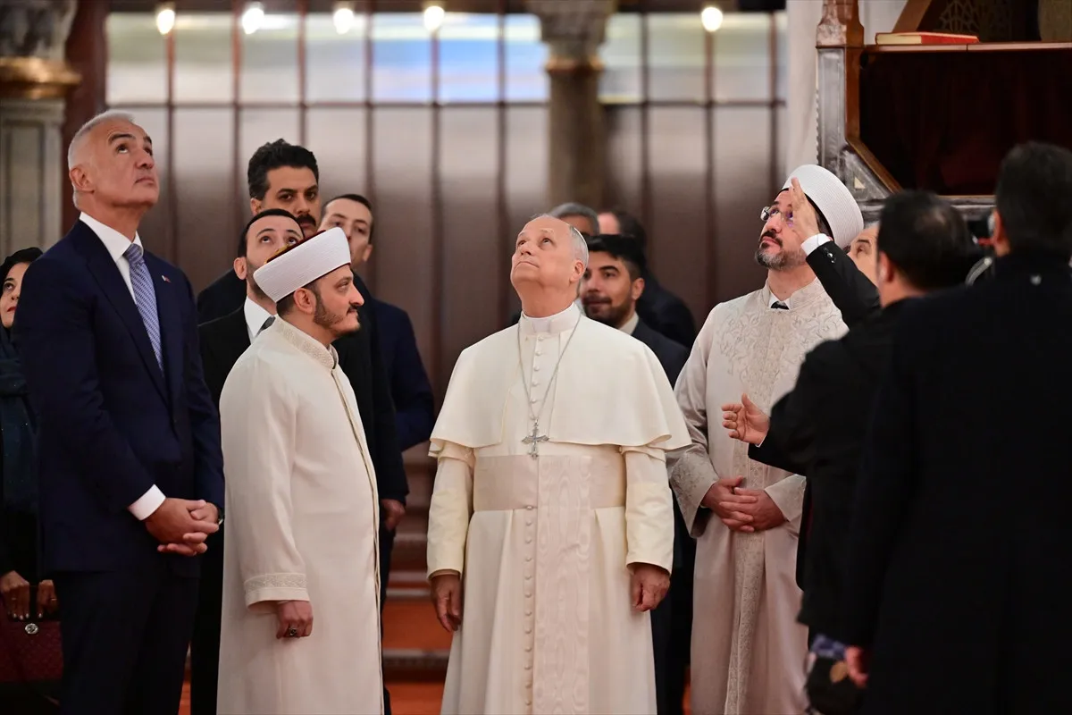 Resmî ziyaret için Türkiye’ye gelen Vatikan Devlet Başkanı Papa 14.