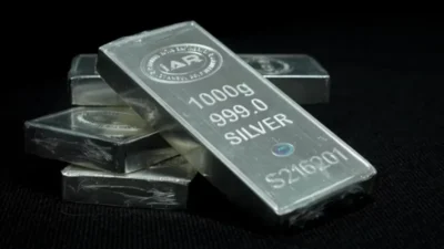 Gümüş fiyatları rekor kırarak ons başına 56,9 dolara yükseldi. Metalin