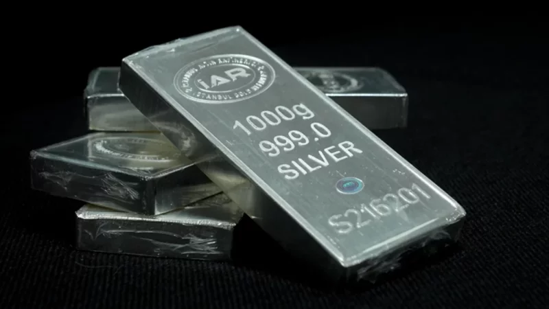 Gümüş fiyatları rekor kırarak ons başına 56,9 dolara yükseldi. Metalin