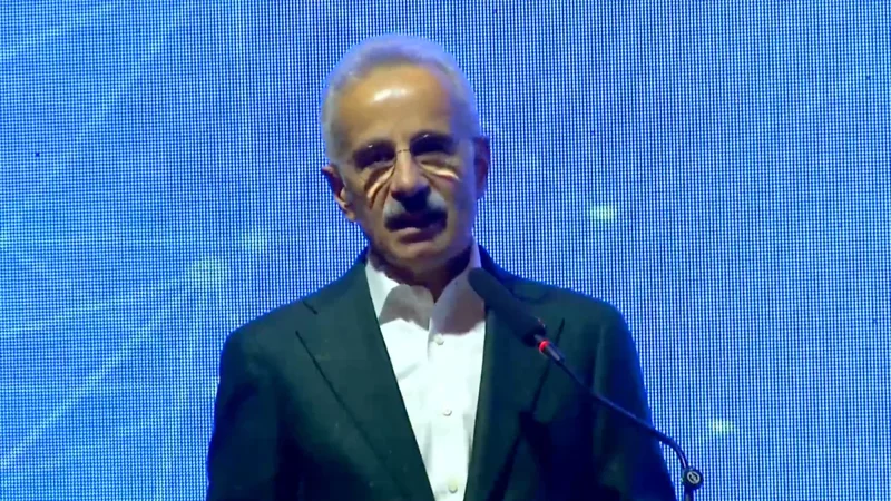 Ulaştırma ve Altyapı Bakanı Abdulkadir Uraloğlu, Karadeniz’de yaşanan tanker patlamasında