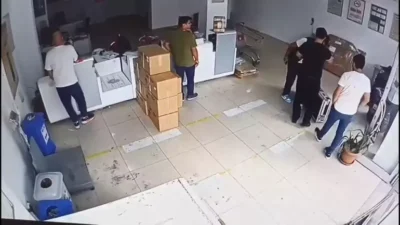 Kendisini kargo çalışanı olarak tanıtarak vatandaşlardan teslimat kodu alan bir