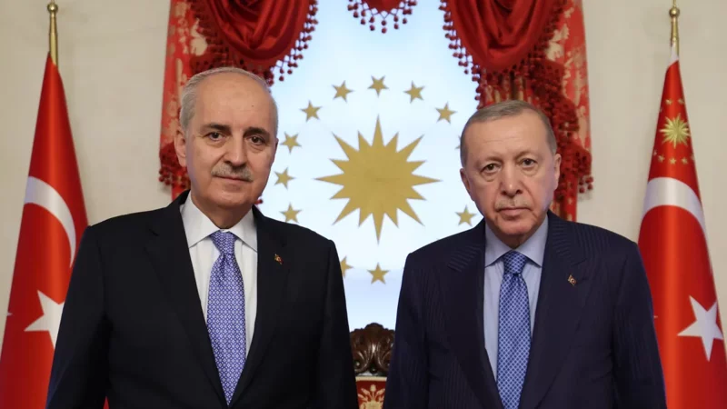 Cumhurbaşkanı Recep Tayyip Erdoğan, TBMM Başkanı Numan Kurtulmuş’u Dolmabahçe Ofisi’nde
