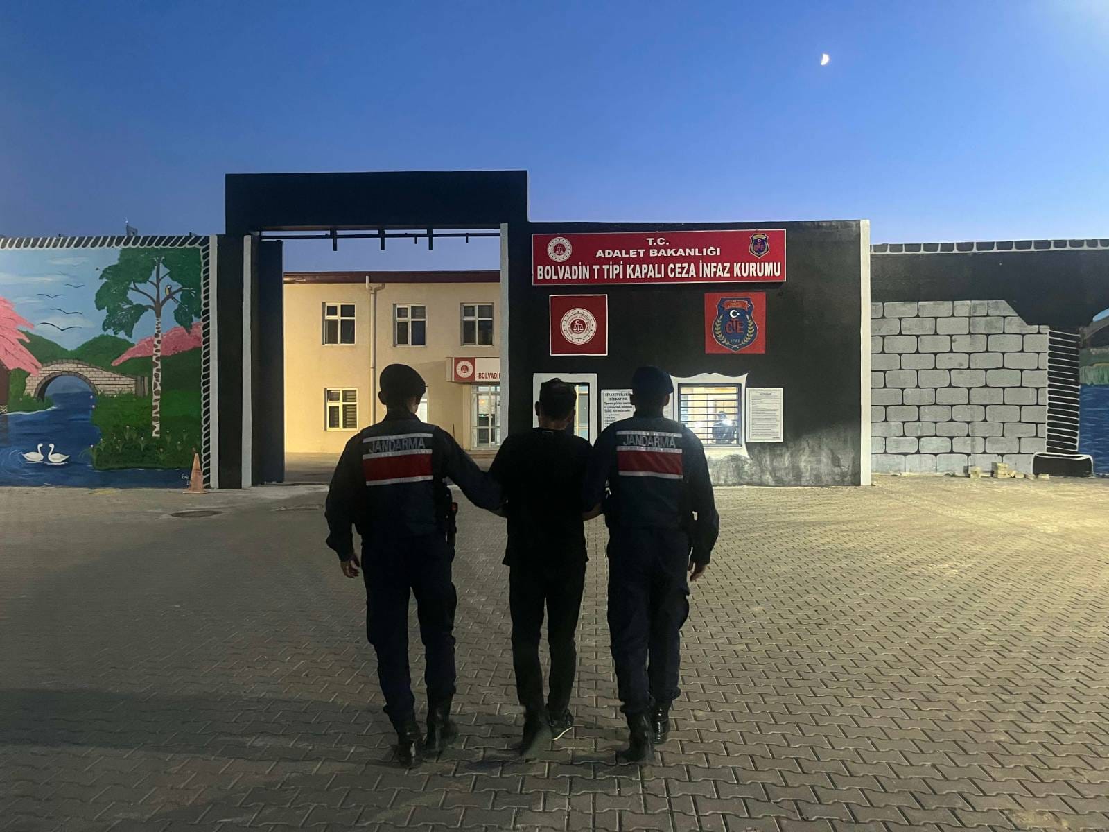 Afyonkarahisar İl Jandarma Komutanlığı ekipleri, kent genelinde suç ve suçlulara