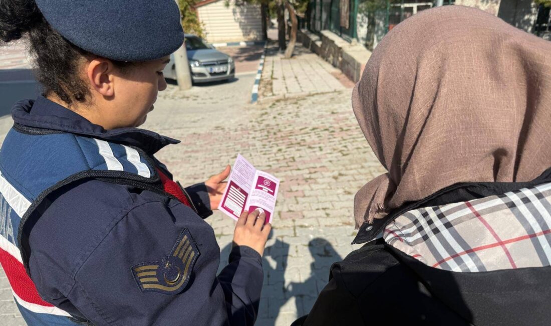 Afyonkarahisar İl Jandarma Komutanlığı, kadına yönelik şiddetle mücadele kapsamında farkındalık