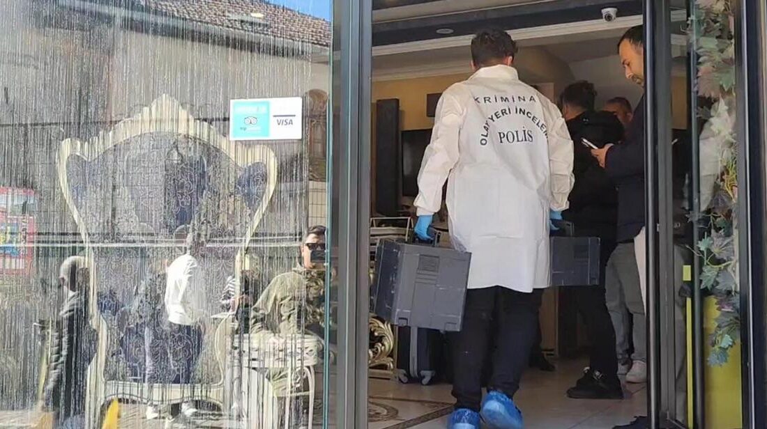 İstanbul Fatih’te Almanya’dan gelen Böcek ailesinin zehirlenme şüphesiyle hayatını kaybettiği