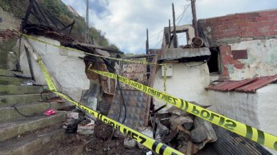 Bursa’da 2 katlı evde başlayan ve 3 eve daha sıçrayan