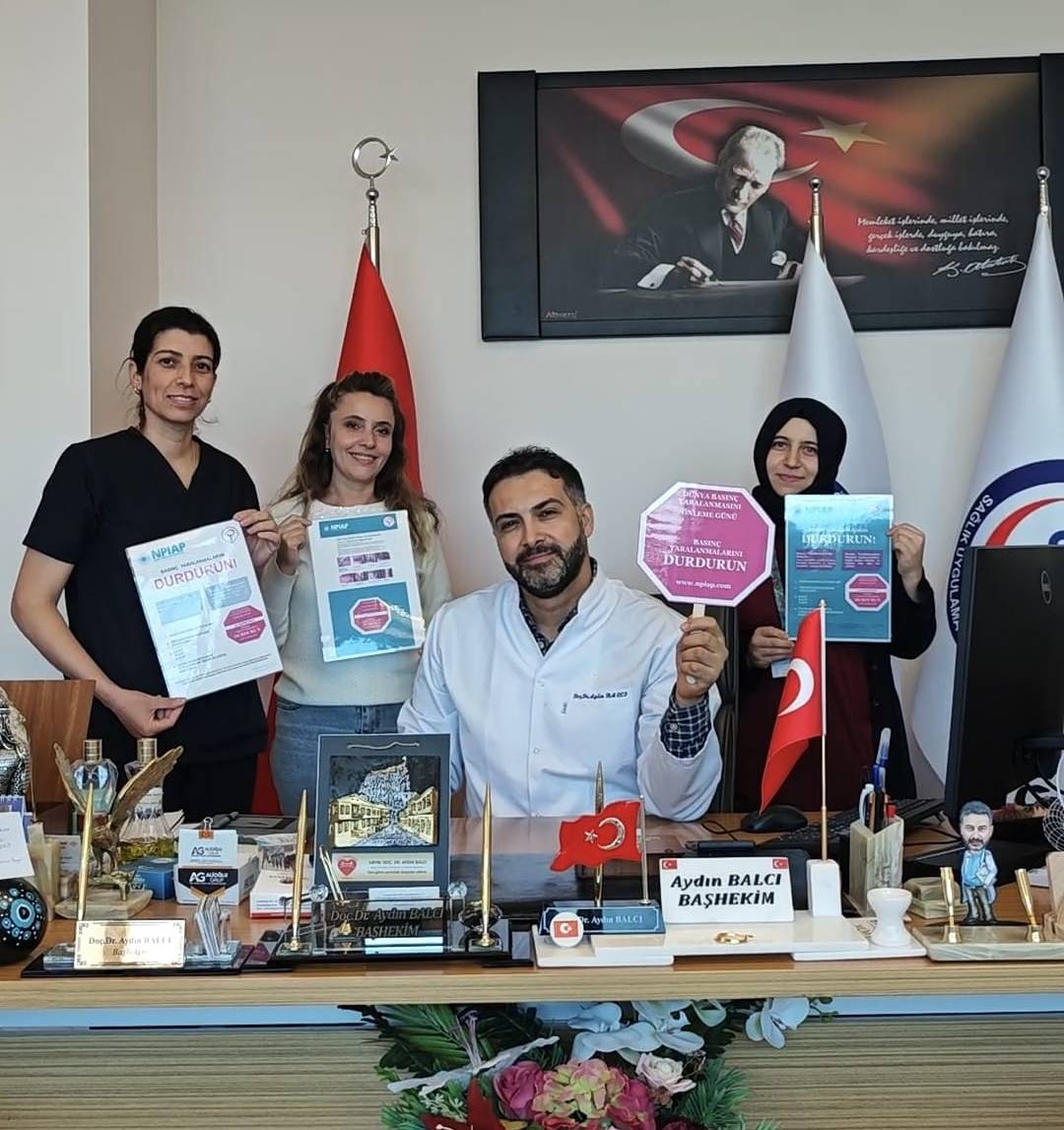 Dünya Basınç Yaralanmalarını Durdurma Günü kapsamında AFSÜ Hastanesinde düzenlenen etkinlikte,