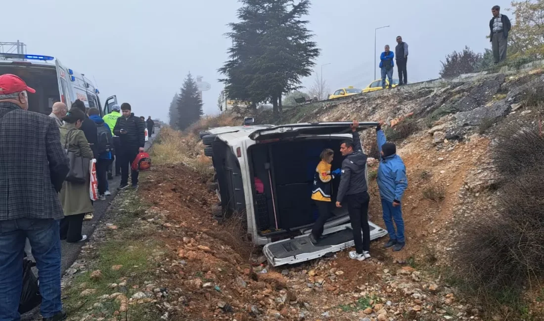 Muğla'nın Menteşe ilçesinde bir yolcu minibüsü şarampole devrildi. Kazada 13